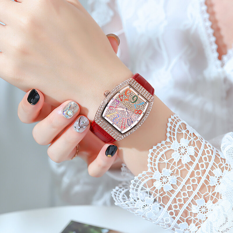 Женские кварцевые аналоговые часы с кристаллами и кожаным ремешком