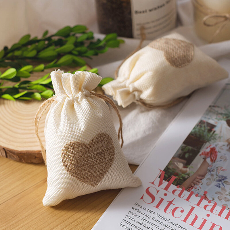 Sacos de serapilheira com cordão impresso coração do algodão, saco pequeno, sacos elegantes do presente do Natal, 10*14cm, 10PCs