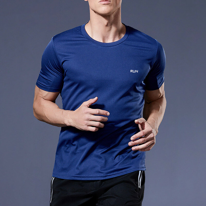 Wysokiej jakości poliester mężczyźni Running T Shirt szybkie suche koszulka treningowa szkolenia ubrania do ćwiczenia siłownia sportowa koszula topy lekkie