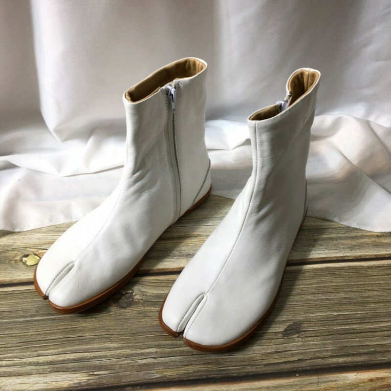 Sepatu Bot Tinggi Putih Musim Gugur Musim Dingin Sepatu Datar Ninja Ritsleting Desainer Pria Pergelangan Kaki Mewah Kulit Asli dengan Belahan Jari Kaki