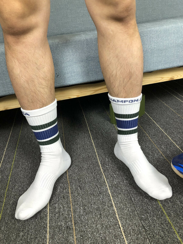 แฟชั่นสีขาวที่ไม่ซ้ำกันออกแบบคำถุงเท้าเซ็กซี่เกย์กีฬาหลอดถุงเท้าฟุตบอลสบาย