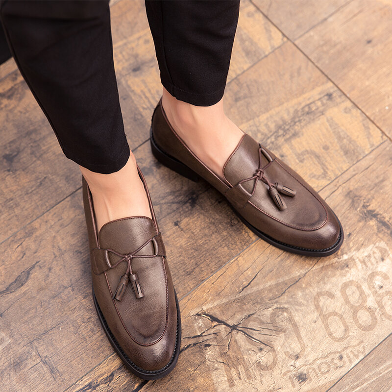 Scarpe da festa per uomo scarpe da sposa nere uomo elegante marca italiana scarpe eleganti in pelle crosta uomo formale Sepatu Slip On mocassini