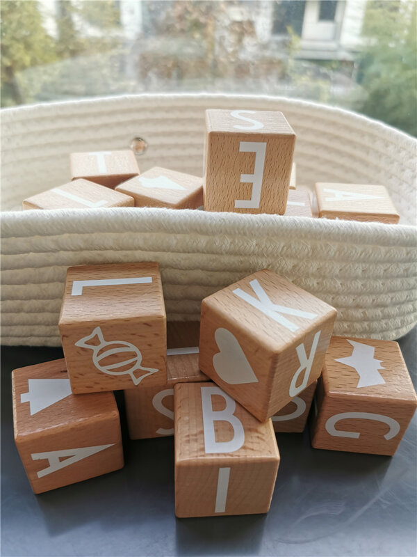 Juego de bloques de madera Montessori para niños, juego de bloques de madera de haya con alfabeto grande, apilamiento con letras y números, Cubo de ladrillos para aprendizaje temprano, 26 piezas
