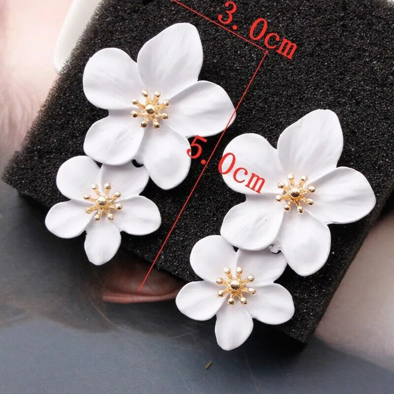 Czysty biały kolor Daisy Butterfly Flower Dangle kolczyki dla kobiet nowy letni koreański Orecchino kreatywny romantyczny biżuteria ślubna
