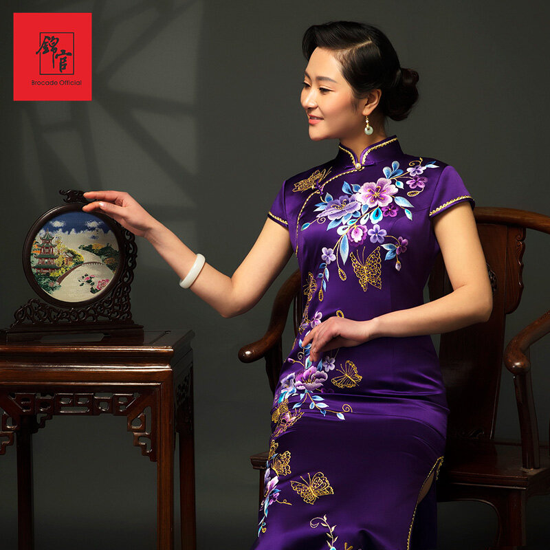 Jinguan seide cheongsam kleid lange hand bestickt seide verbesserte cheongsam mode retro Chinesischen kleid