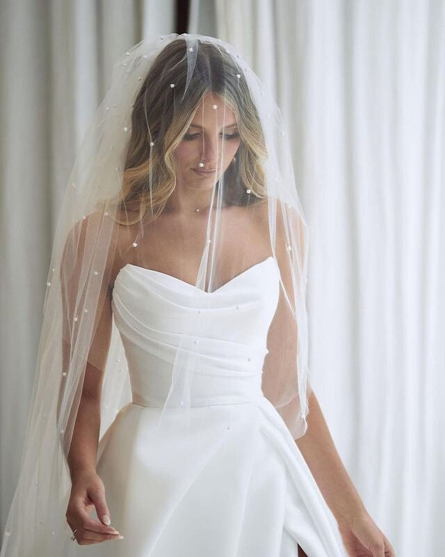 Fivsol Gaun Pengantin Sederhana Model Lipatan Leher V Celah Tinggi Gaun Pengantin Putri Gaun Pengantin Kancing Belakang dengan Ekor Gaun Pernikahan