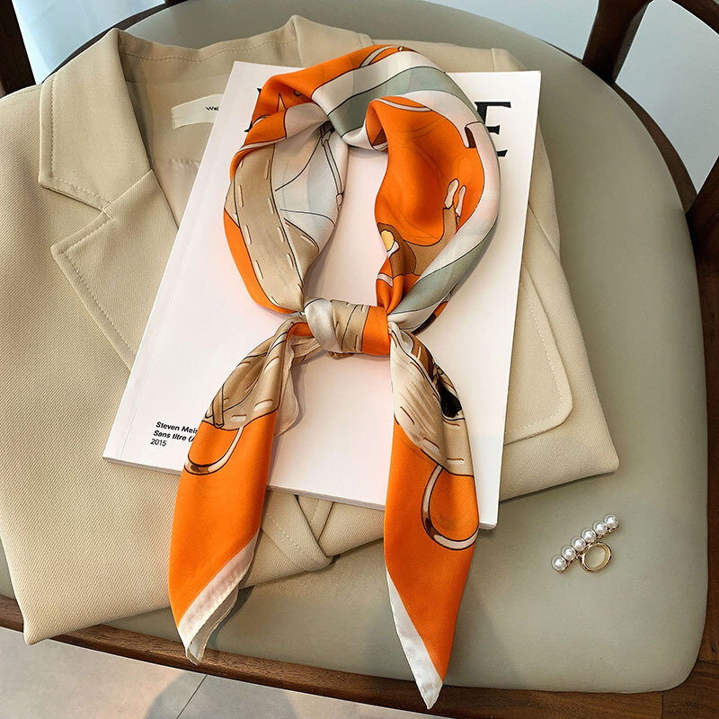 2021 neue Sonnenschutz Platz Handtuch Herbst Luxus 70X70CM Silk Schals Mode Staub Kopftuch Weibliche Beliebte Streifen Print Tücher