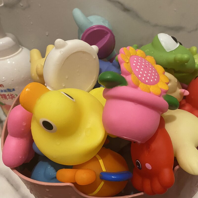 Cartoon Soft Rubber Bath Toy para crianças, spray de água, Float Squeeze Sound, carro, barco, avião, jogo de água, presentes do bebê, natação