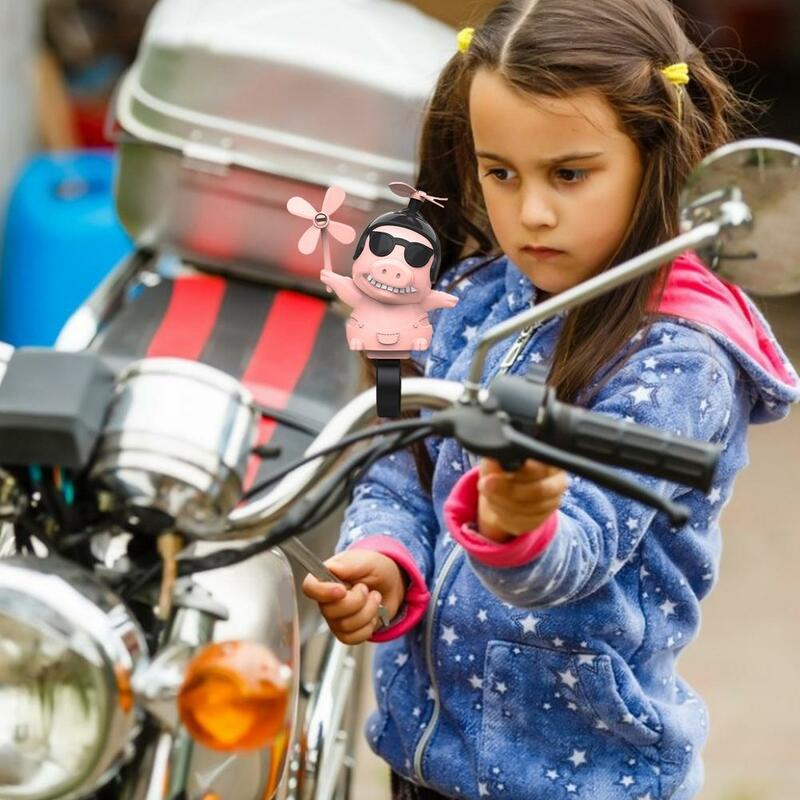 Helm Sepeda Motor Lucu Mainan Dekorasi Babi Kincir Angin Tampilan Belakang Dudukan Setang Mikro Tampilan Belakang untuk Sepeda Motor