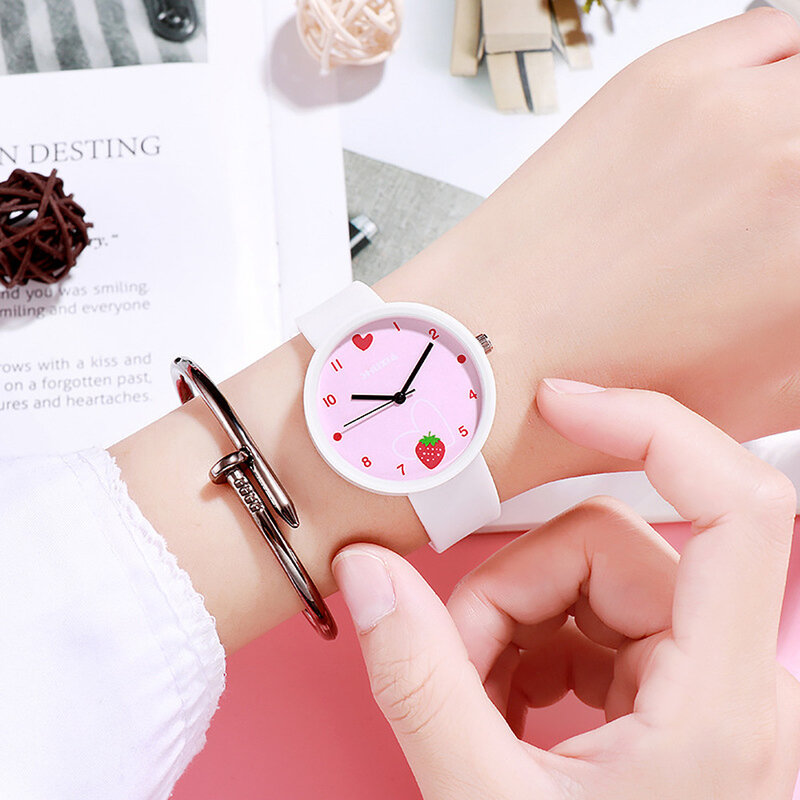 Простые детские часы в Корейском стиле, милые розовые и синие кварцевые наручные часы с рисунком клубники для девочек, повседневные силикон...
