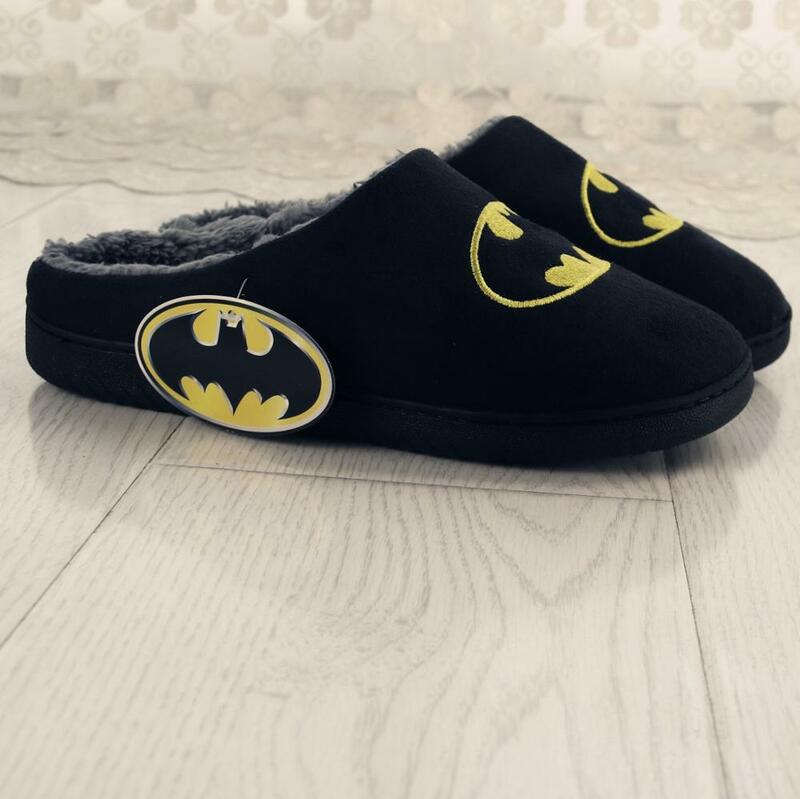 Zapatos con estampado de Batman y Marvel para hombre, Zapatillas de casa con fondo suave de goma, antideslizantes, Zapatillas de felpa, invierno, 2020
