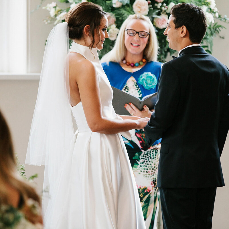 Gaun Pengantin Ikatan Simpul Satin Polos Halter dengan Potongan Putih Tanpa Punggung Dibuat Sesuai Pesanan Gaun Pesta Pernikahan Leher Tinggi Sederhana Ukuran Plus