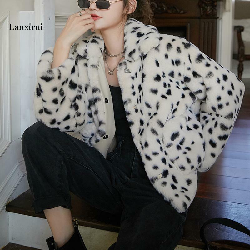 Manteau Beige en fausse fourrure pour femmes, vêtement d'extérieur, bouton chaud et épais, col rabattu, poche léopard