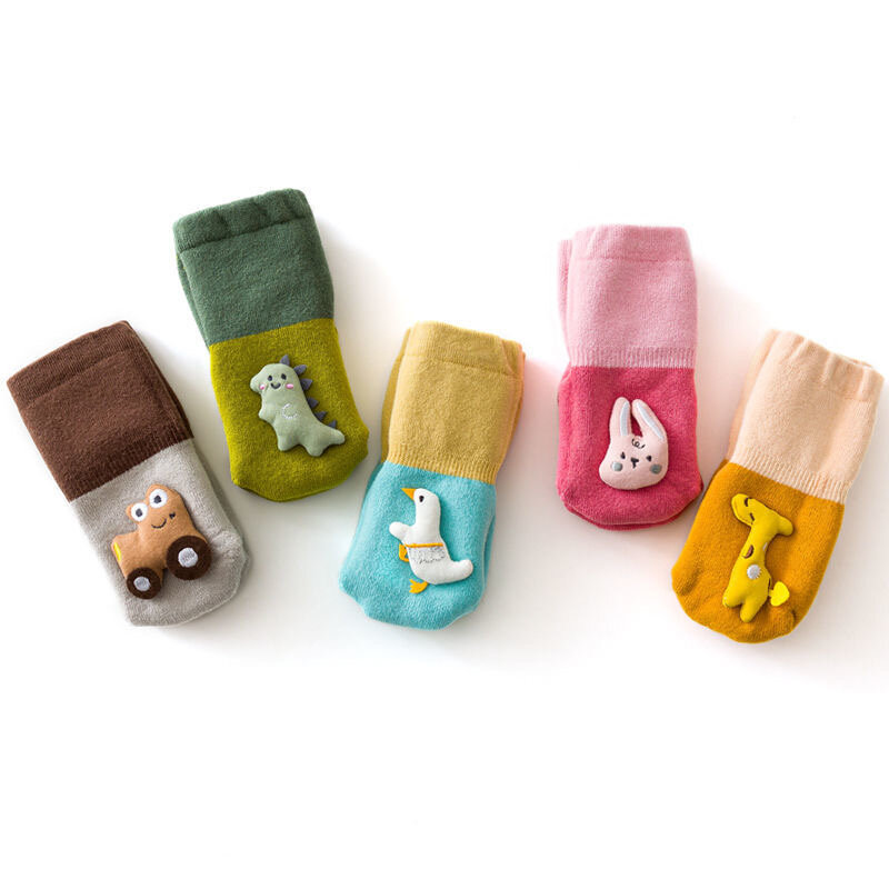 Calcetines bonitos de algodón suave para bebé y niña, medias antideslizantes de invierno con dibujos de animales para recién nacidos y coche