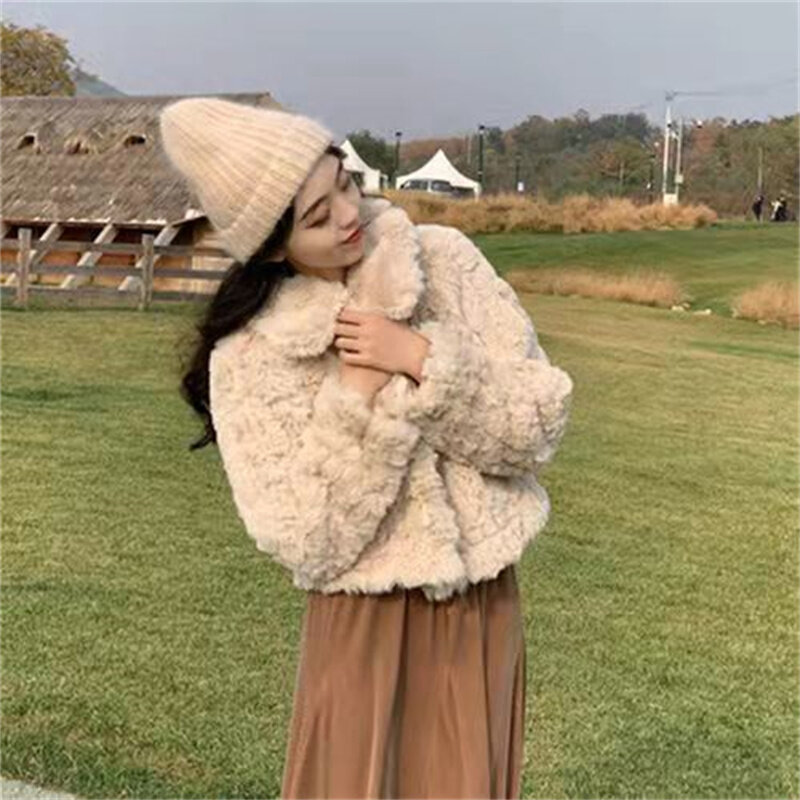 Damskie zimowe krótkie Lmitate futro 2024 koreańskie imitacje kurtka z futra królika Rex damskie małe długie rękawy luźne płaszcz ocieplany A700