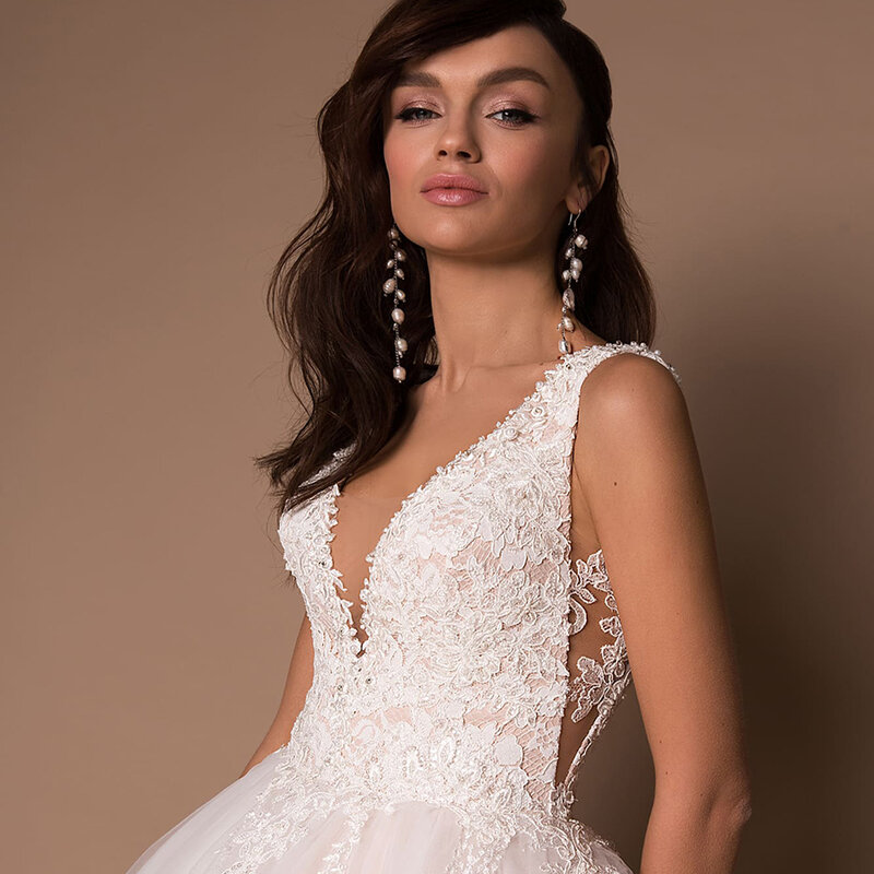 2023 Puffy Tulle Princess Wedding Dresses Deep V-Neck Sleeveless Beads Appliques Bridal Dresses Ball Gown Vestidos De Novia