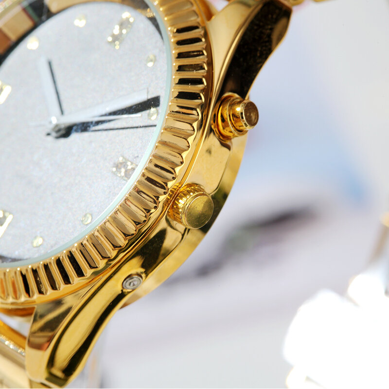 Engels Praten Horloge Met Alarm Functie, Praten Datum En Tijd, Zwarte Wijzerplaat, Vouwsluiting, golden Case Tag-303