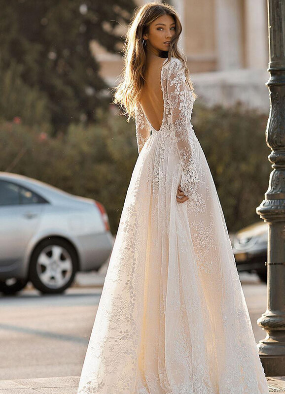 Свадебное платье с глубоким V-образным вырезом и открытой спиной, 2024