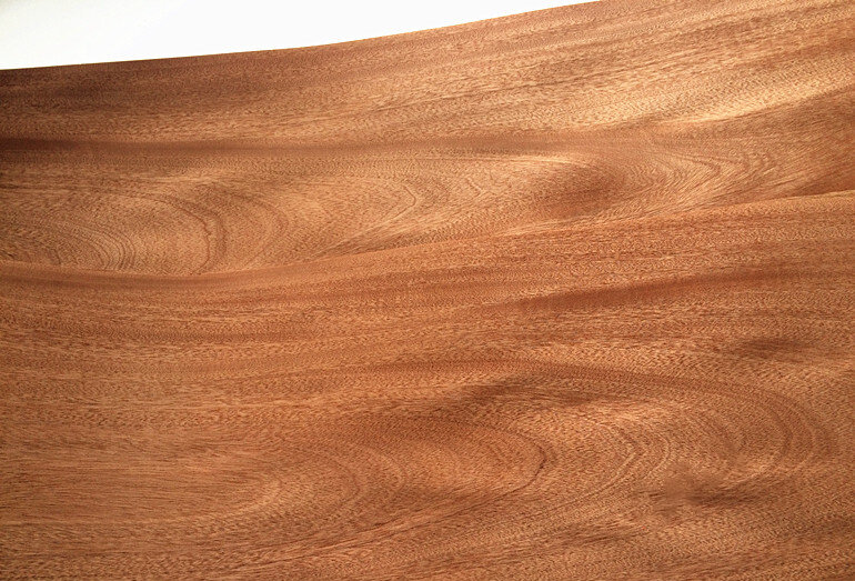 Impiallacciatura di legno naturale genuino di Sapele 25 - 50cm 250cm 0.2-0.45mm per l'attrezzatura Audio dello strumento musicale di Guita della mobilia C/C