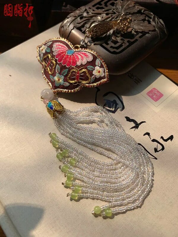 Сумка Xiang Si, Нефритовая, с вышивкой, с застежкой-бабочкой