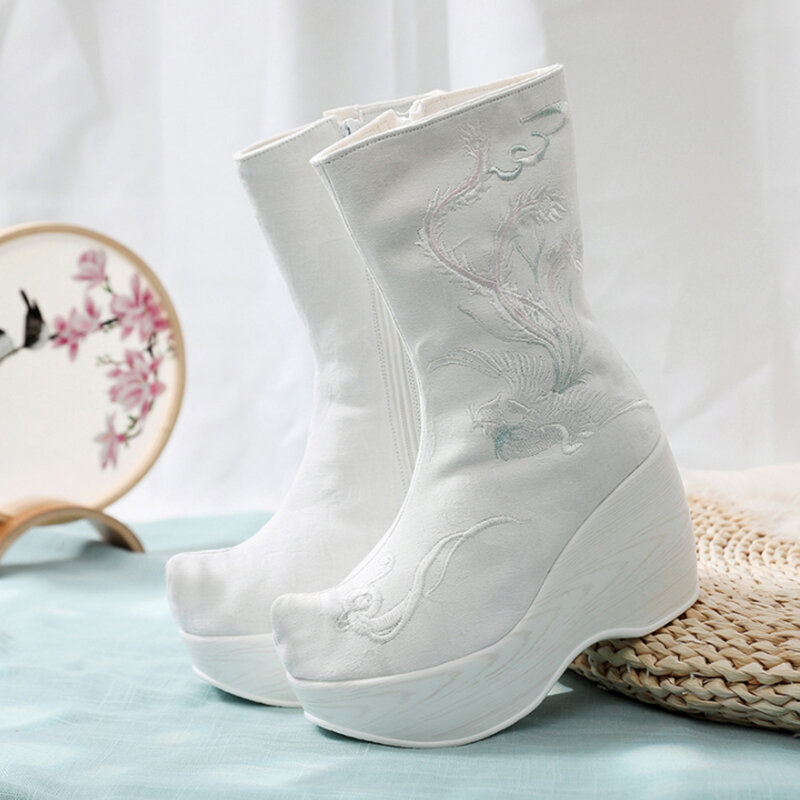 W chińskim stylu Hanfu haftowane buty buty damskie zimowe Vintage Hanfu wysokiej wysokości biała kokardka mydło buty buty dla kobiet Plus Size