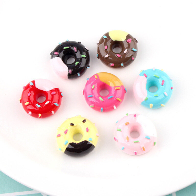 10 sztuk/zestaw śliczne Mini cukierki Donut Doll Food udawaj zagraj akcesoria do domku dla lalek miniaturowe domowe rzemiosło do dekoracji tortu zabawki kuchenne dla dzieci