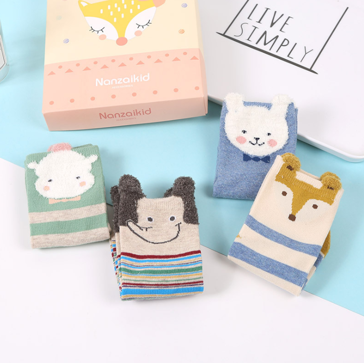 Novo 4 pares de meias boxed natal das crianças dos desenhos animados animais meninos e meninas meias de algodão tubo médio