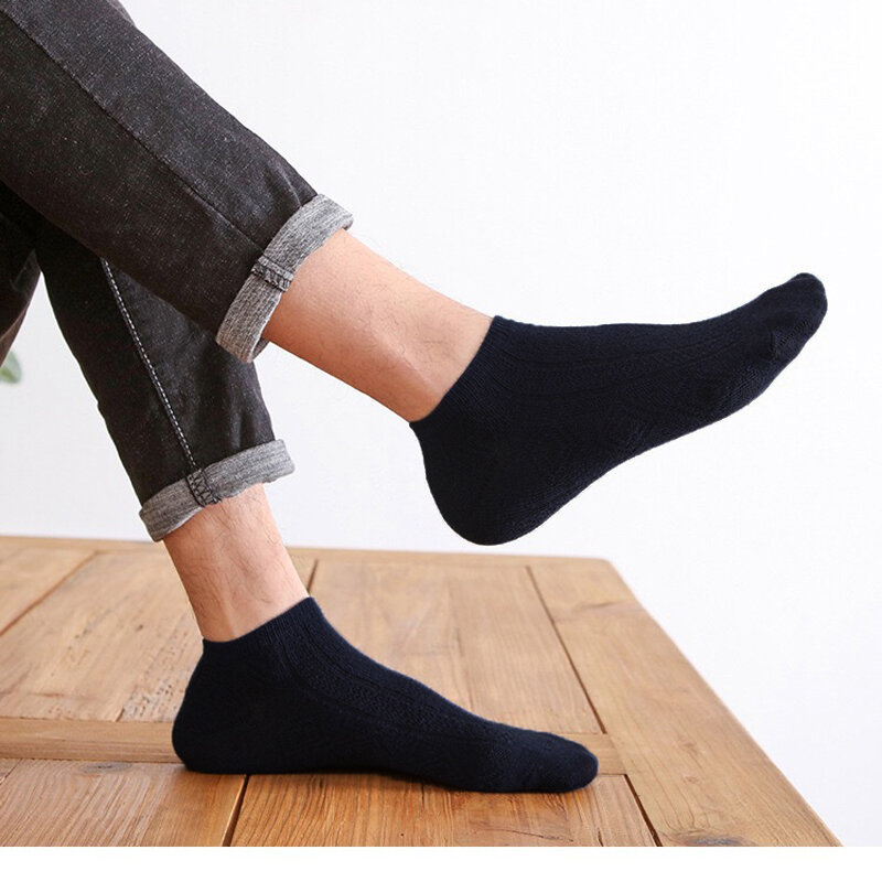 Calcetines cortos de algodón para hombre, medias de malla transpirables a la moda, cómodas, tobilleras informales de Color sólido, 2 pares