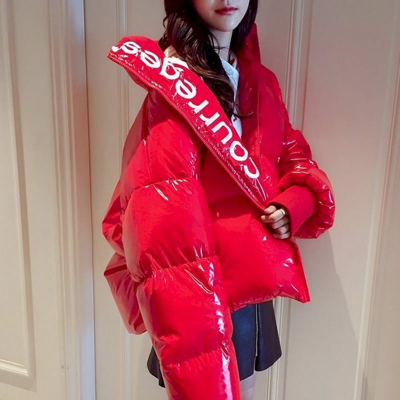 Kurtka podszyta bawełną damska 2023 nowa zimowa koreańska wersja luźnej bawełny studenckiej pikowana kurtka zagęszczonego błyszczącego bawełnianego płaszcza