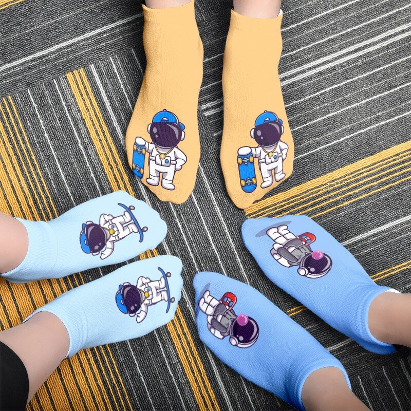 Calzini alla caviglia astronauta stile pittura 3D Harajuku calzini colorati coppia felice spazio donna Streetwear moda calzini selvatici