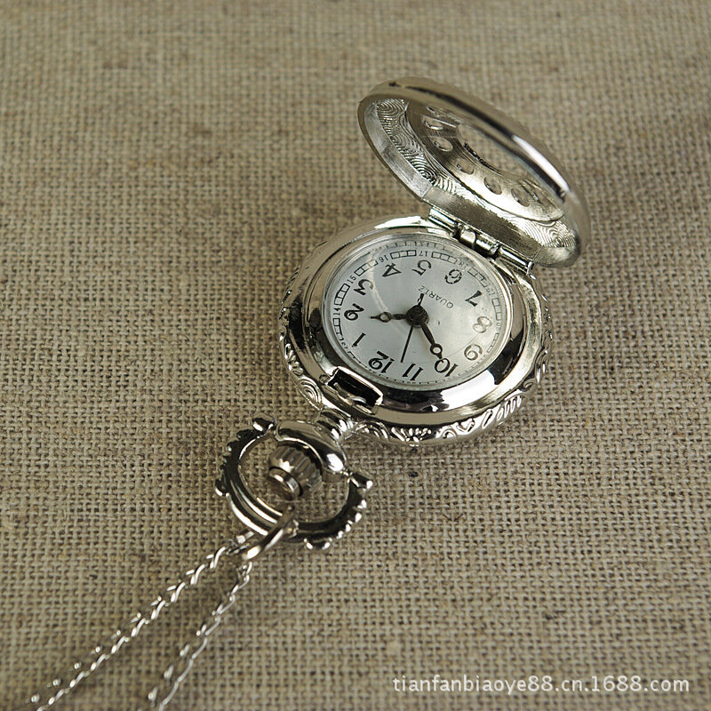 ساعة جيب صغيرة على شكل قصر ، صغيرة ، فضية مجوفة ، دائرة صغيرة ، عصرية ، للجيب
