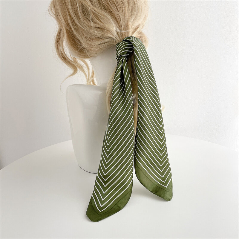 Bufanda cuadrada de seda para mujer, pañuelo de pelo de moda, chal y envolturas con estampado de diseñador, novedad de verano