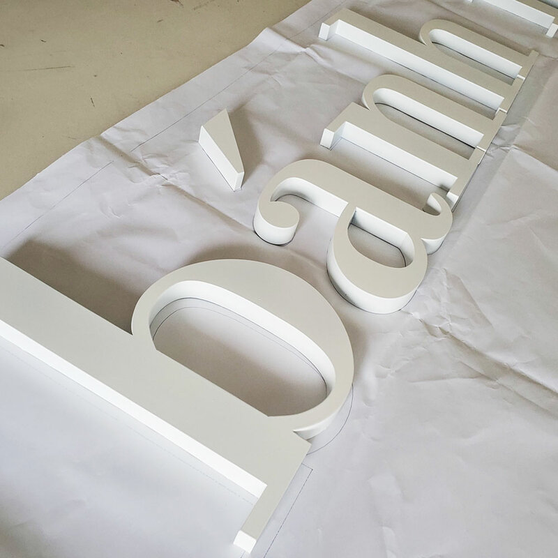 Letrero de acrílico pintado con letras cortadas con láser, personalizado para logotipo y señal, letrero decorativo exterior