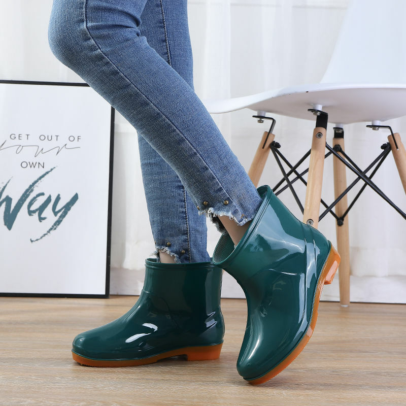 Botas cortas antideslizantes para mujer, zapatos de charol con banda elástica, botines de agua, 2020