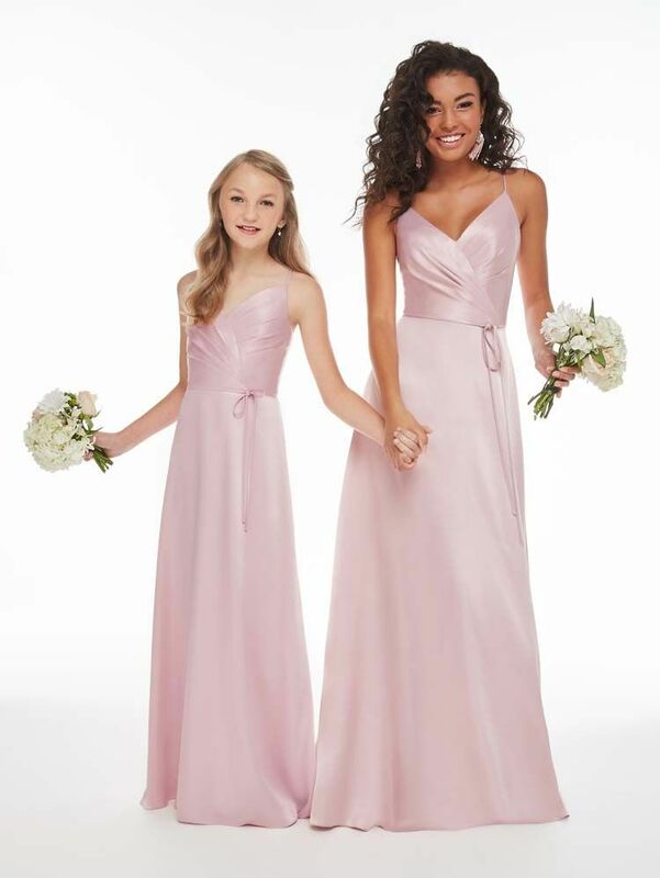 สีชมพูราคาถูก Junior Bridesmaid ชุดภายใต้50 A-Line สายรัดสปาเก็ตตี้ความยาวชั้นชีฟองยาวชุดแต่งงาน