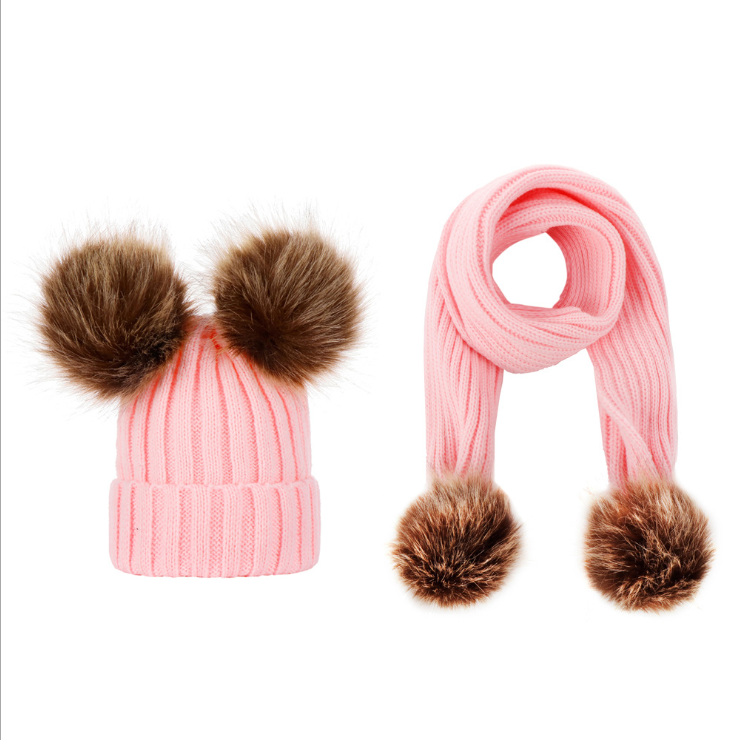 Sombrero de lana de doble bola para bebé europeo y americano, sombrero de punto, traje de babero de invierno de piel de mapache de imitación grande