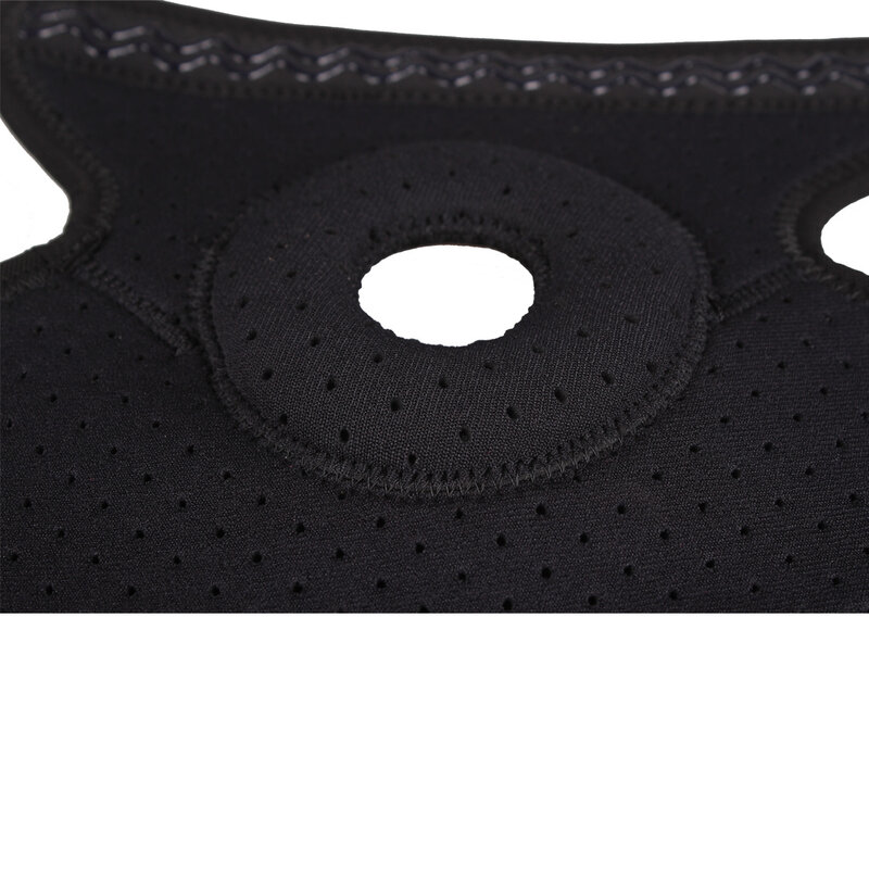 Protezione per gomito sportivo traspirante in Silicone regolabile Sx606 nera in confezione