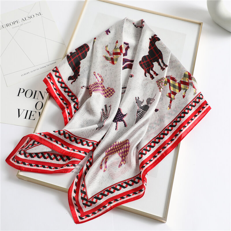 Sciarpa con sensazione di seta con stampa di nuovo Design cavallo donna Bandana sciarpe quadrate con collo a molla Foulard fascia per Hijab femminile