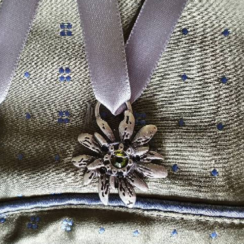 Accesorios de plata antigua Edelweiss para bricolaje, colgante, collar, pulsera, disfraces, joyería hecha a mano, 4 unids/lote
