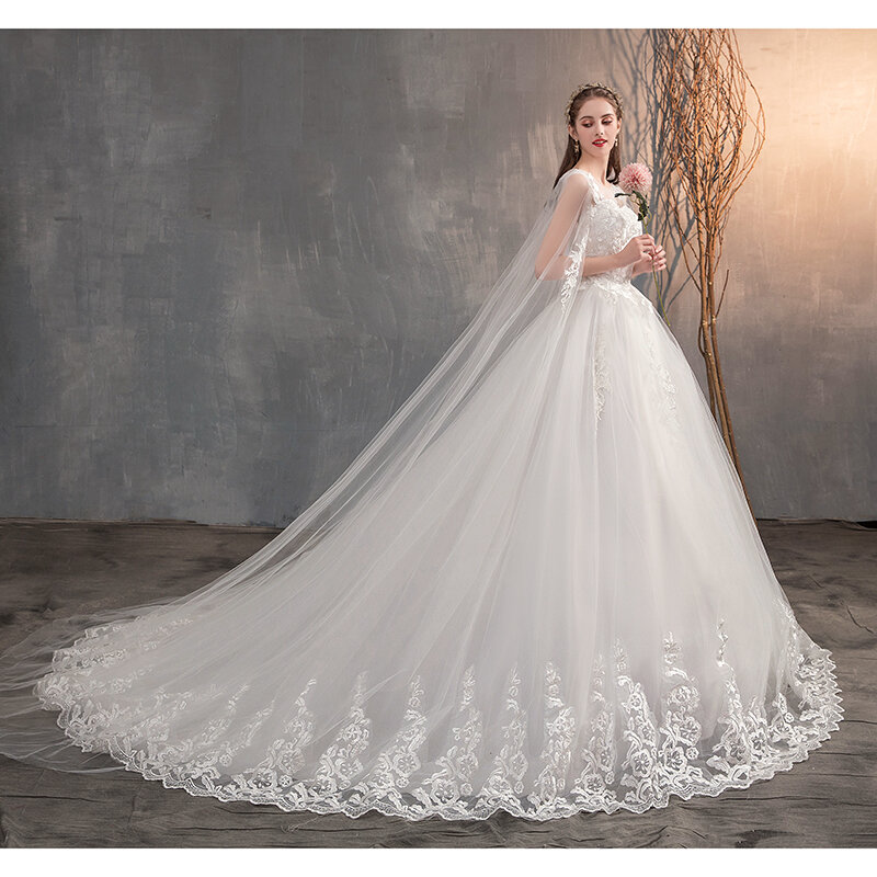 2024 chinesisches Hochzeits kleid mit langer Kappe Spitze Brautkleid mit langem Zug Stickerei Prinzessin plus Größe Brautkleid