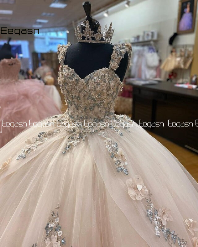 Princesse élégante Robe De Quinceanera Robe De Bal Dentelle Fleurs Fête Sweet 16 Pageant Robe Robes De 15 Ans De Bal