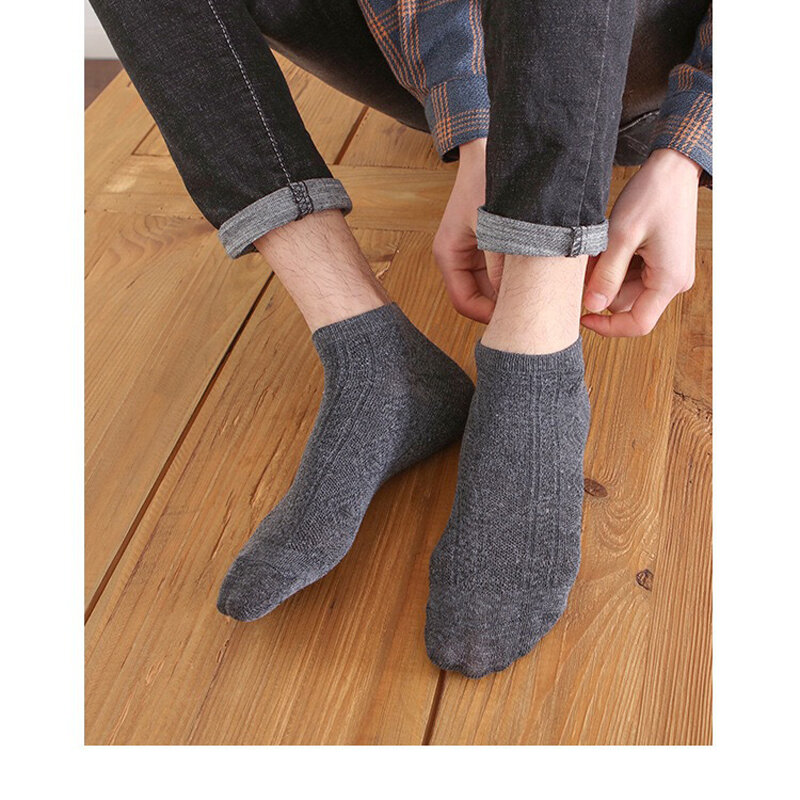Calcetines cortos de algodón para hombre, medias de malla transpirables a la moda, cómodas, tobilleras informales de Color sólido, 2 pares