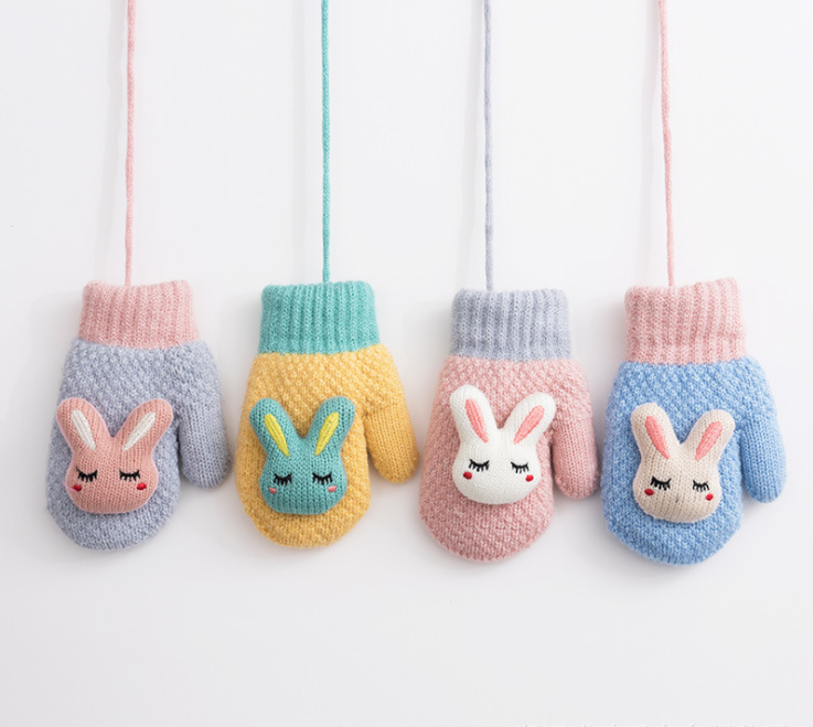 Children's gloves with cute cute cute rabbit shape knitted in winter