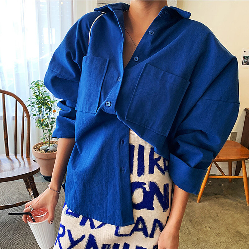 Nova blusa feminina de manga morcego e gola virada para baixo, camisa azul solta e de botão, em cor sólida, 2021