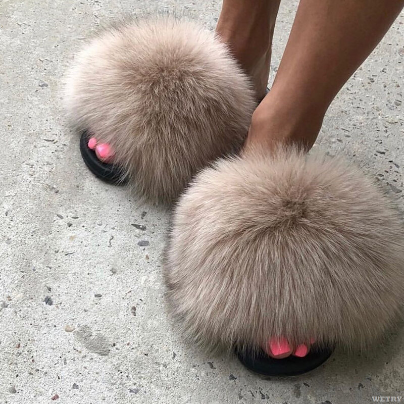 Sandal Bulu Musim Panas Sandal Jepit Wanita Lembut Lucu Berbulu Sandal Datar Awet Antiselip untuk Luar Ruangan Rumah Menawan Mewah
