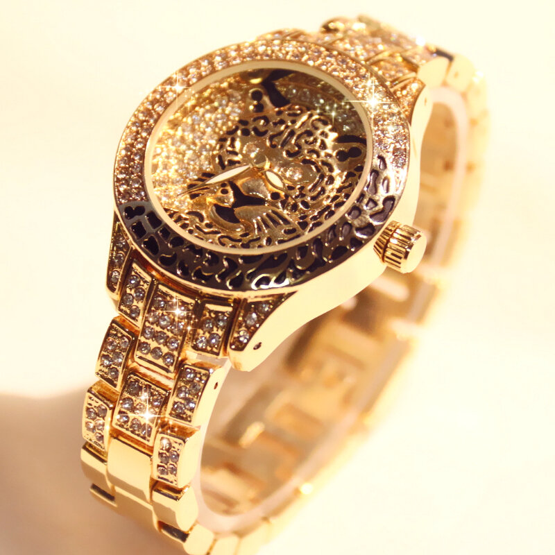 Bs novo relógio feminino de diamantes, relógio de pulso de aço inoxidável dourado com estampa de oncinha