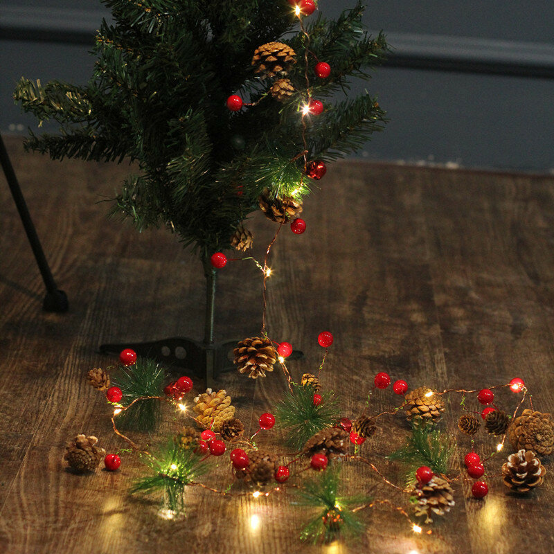 Pheila Led Kerstcadeaus String Lights Met Dennenappels Grenen Zijde Rode Bal Aangedreven Door Batterijen Voor Decoratie Kerstboom