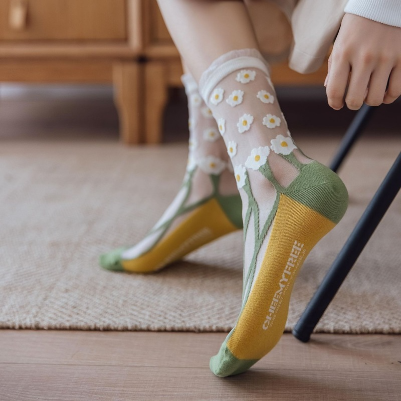 ノベルティ原宿レトロ夏薄型透明ガラス靴下女性女の子花柄かわいい靴下和風クリスタルシルク靴下
