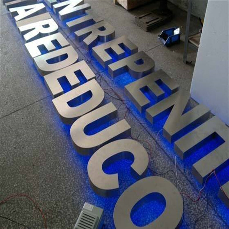 Lettres métalliques rétro-éclairés à led en acier inoxydable, panneaux de bureau rétroéclairés, panneaux de logo de magasin halo éclairés, sortie d'usine