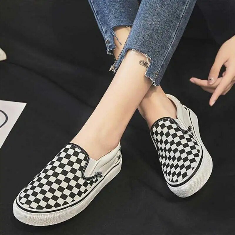 Slip on Flat Canvas Shoes Women Checkered Vulcanize Shoes 2020Black White Plaid Female Casual Loafers Ladies Lazy Shoes
